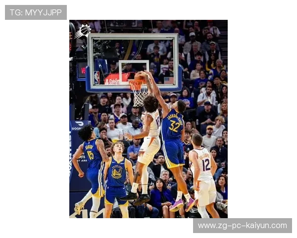 勇士调兵遣将：库里的跑位继续牵动对手防线