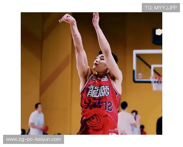 丁彦雨航反击上篮，山东进攻持续火力——重燃激情，突破重围！